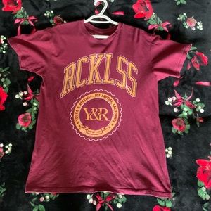 100% COTTON MAROON SHORT-SLEEVED TEE WITH PRINT